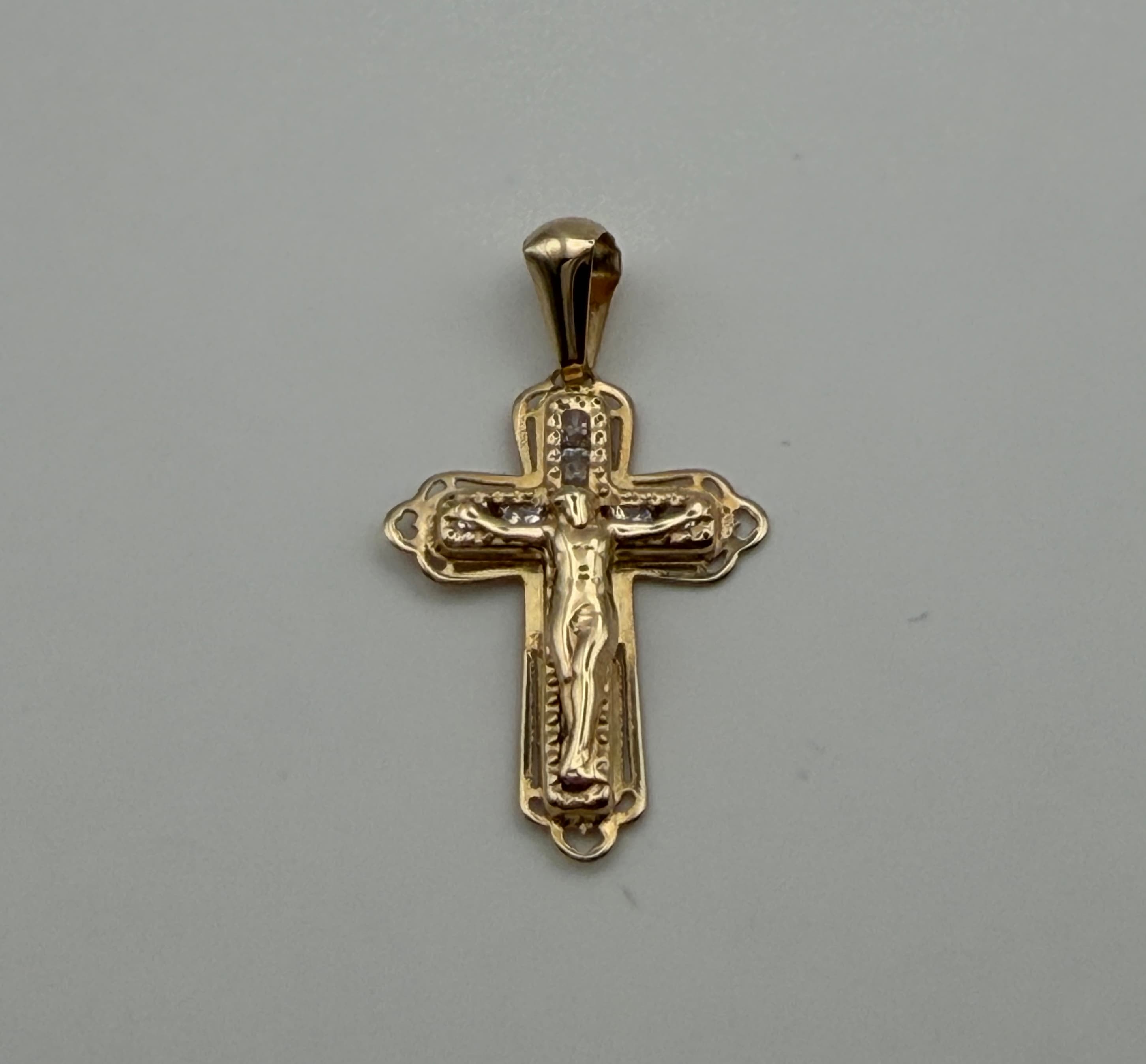 Cruz de Cristo con Zirconias