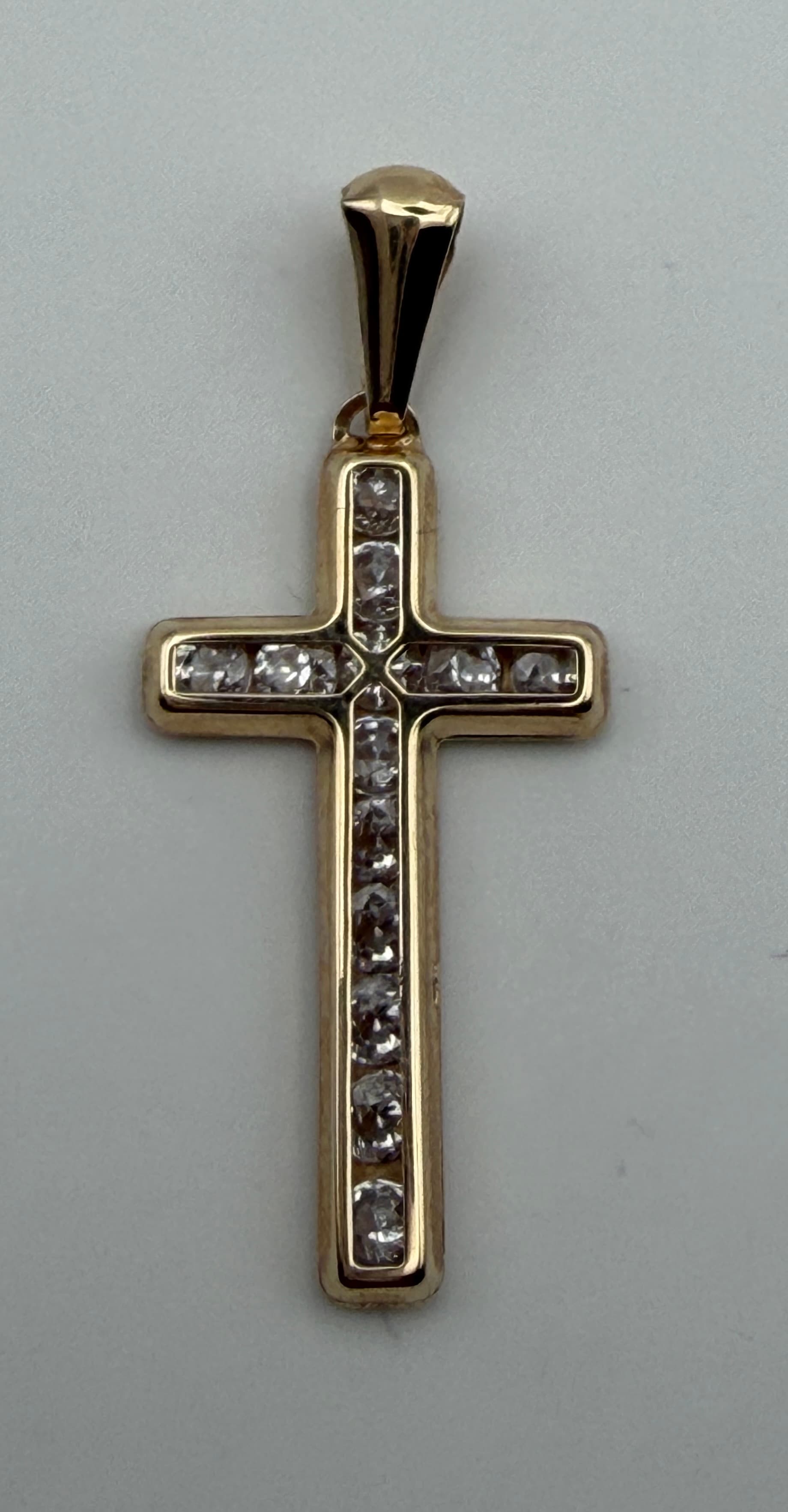 Cruz de Oro con Zirconias