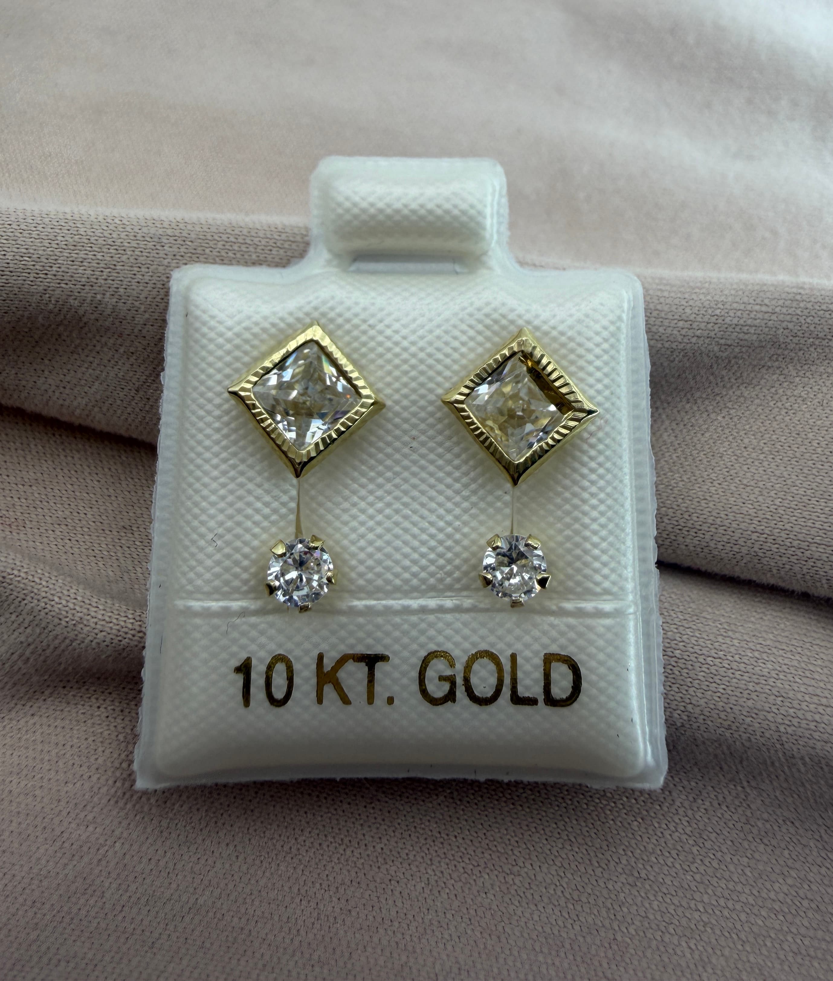 Título Set Duo Rombo & Solitario — Broqueles de Oro 10k con Zirconia